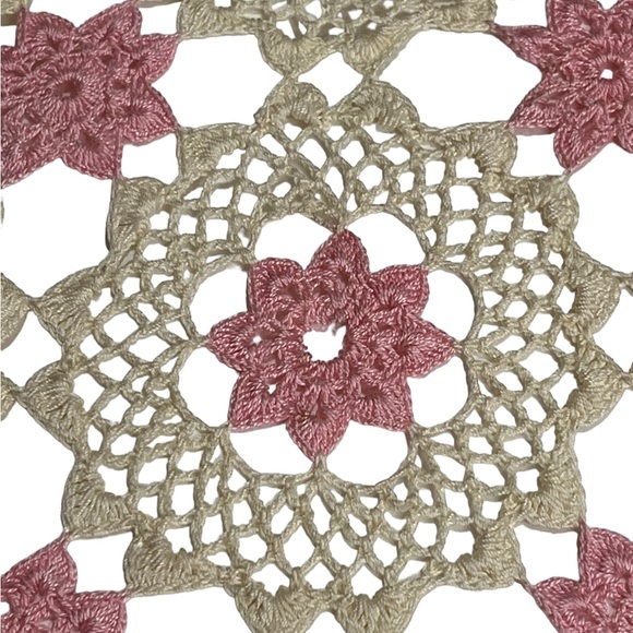 Vintage Mid Century Crocheted Pink & Ecru Queen Size Coverlet - Picture 7 of 8